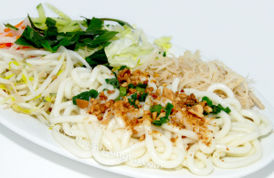 song-vu-A20-banh-tam-bi-udon-noodle-coconut-juice