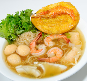 song-vu-E02-mi-do-bien-seafood-egg-noodle