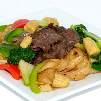 song-vu-F04-hu-tieu-xao-thit-bo-stir-fried-rice-noodle-beef
