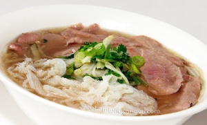 song-vu-P05-pho-tai-sach-rare-beef-tripe-beef-rice-noodle-soup
