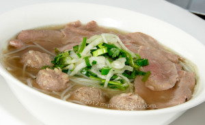 song-vu-P06-pho-tai-bo-vien-rare-beef-ball-rice-noodle-soup