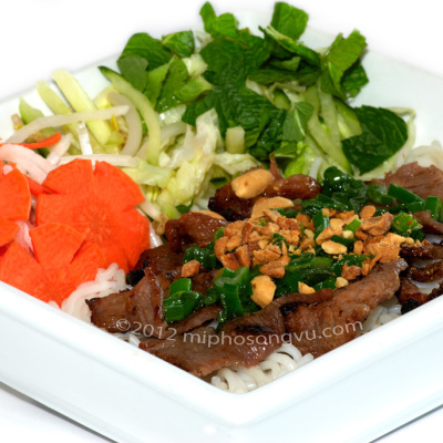 bun-thit-nuong-grilled-pork-vermicelli-v01