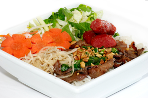 song-vu-V15-bun-thit-nuong-nem-nuong-bi-grilled-pork-stick-shredded-pork-skin