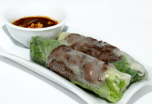 song-vu-A09-bo-nuong-cuon-grilled-beef-roll