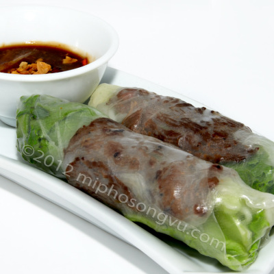 song-vu-A09-bo-nuong-cuon-grilled-beef-roll